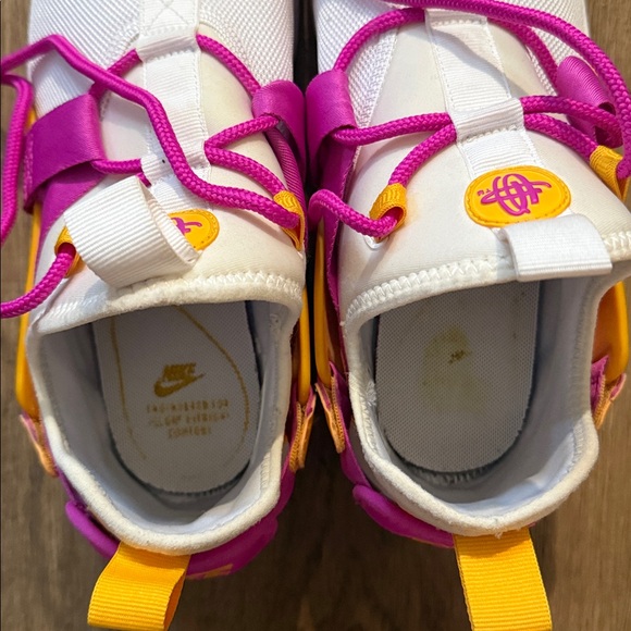 Nike Air Huarache City Low white, fuchsia, and gold color way Size 9 - Picture 10 of 13